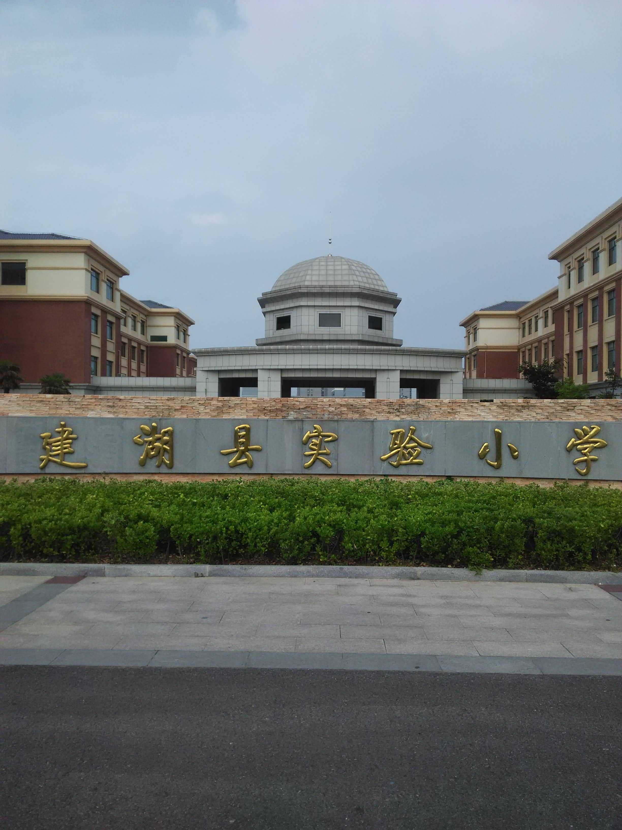 陈堡新河上下90平毛坯7000元/年