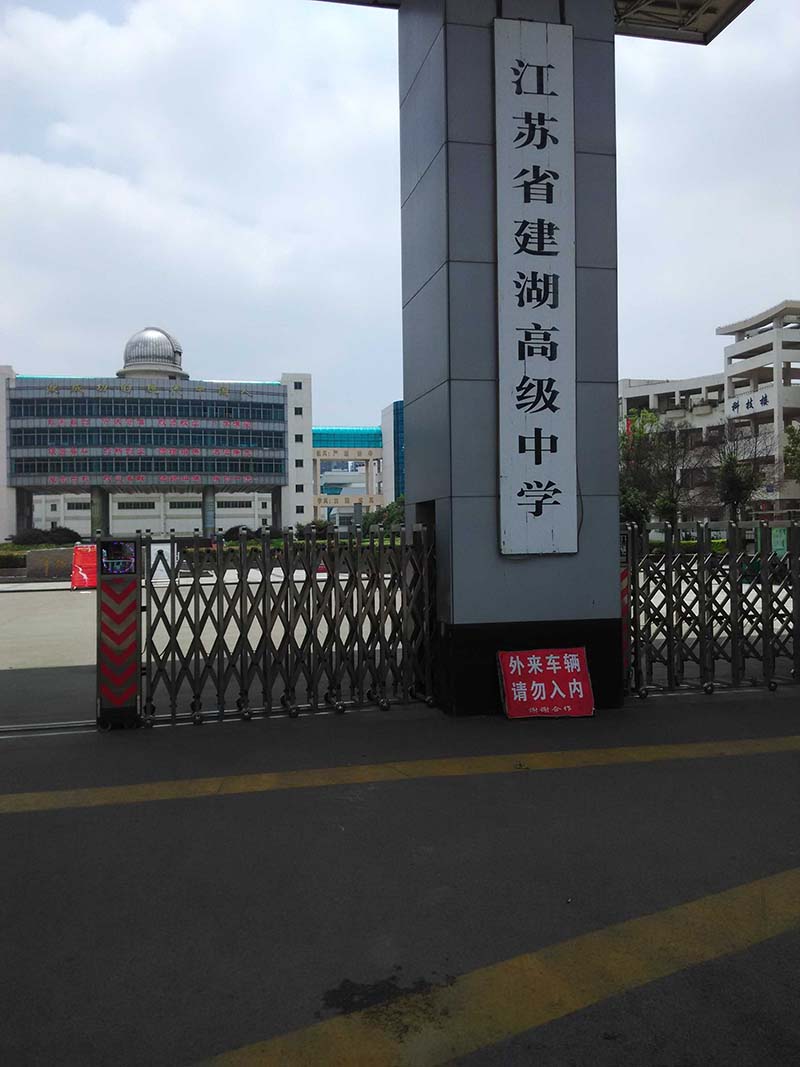 学生公寓2/6层70+8平中装30万