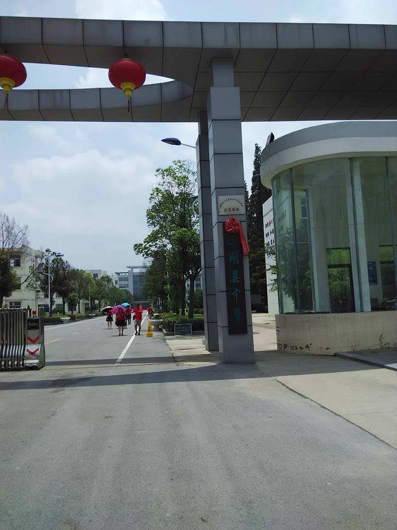 汇文路卫校南2/4层102平普装31万