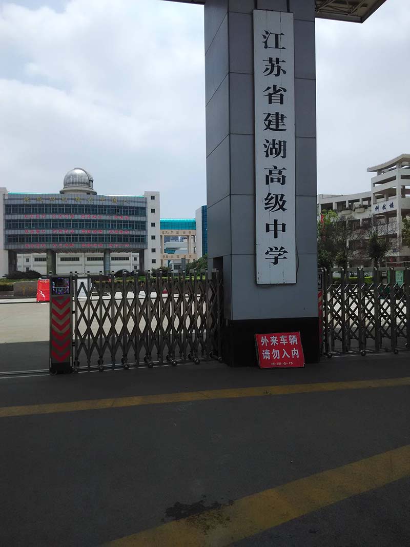 成人公寓10/10层32平普装7000元/年