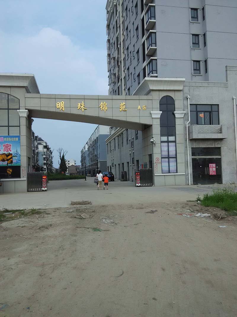 明珠锦苑大车库出租32平3600元/年