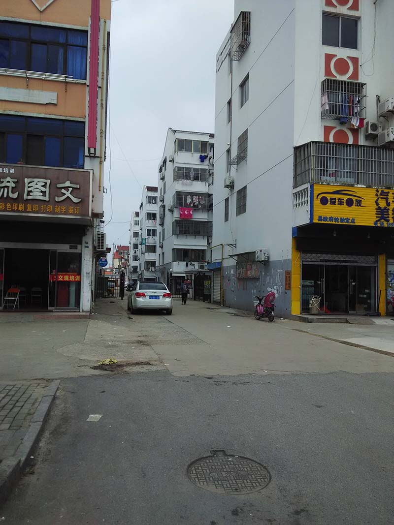 土产公司傍2小间35平400元/月