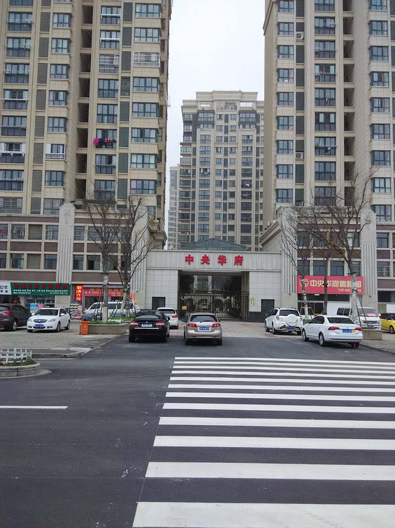 中央华府3/25层104.76毛坯55万