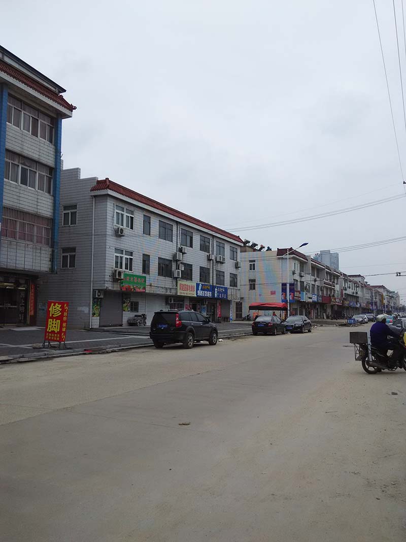 新扬路铺连住1-4层235平普装78万租或售