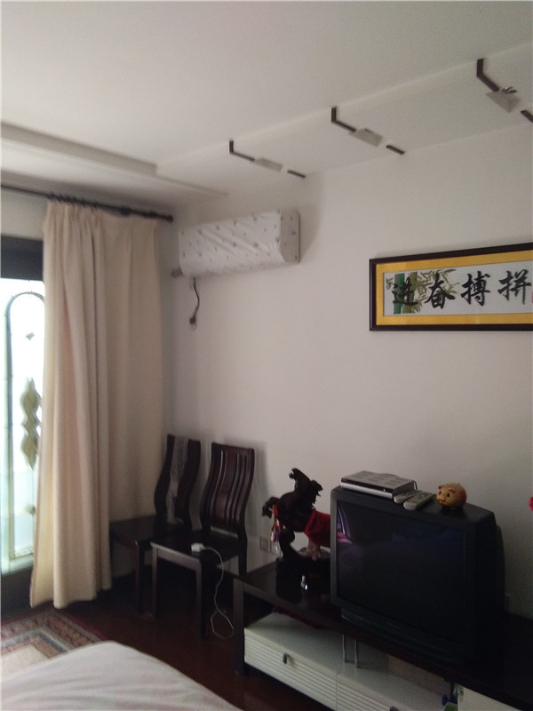 建昌新苑2/6层147.5平+12平精装60万
