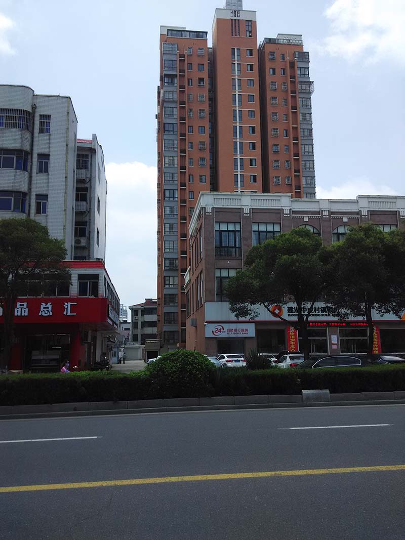 望族城车库35平中装8000元/年