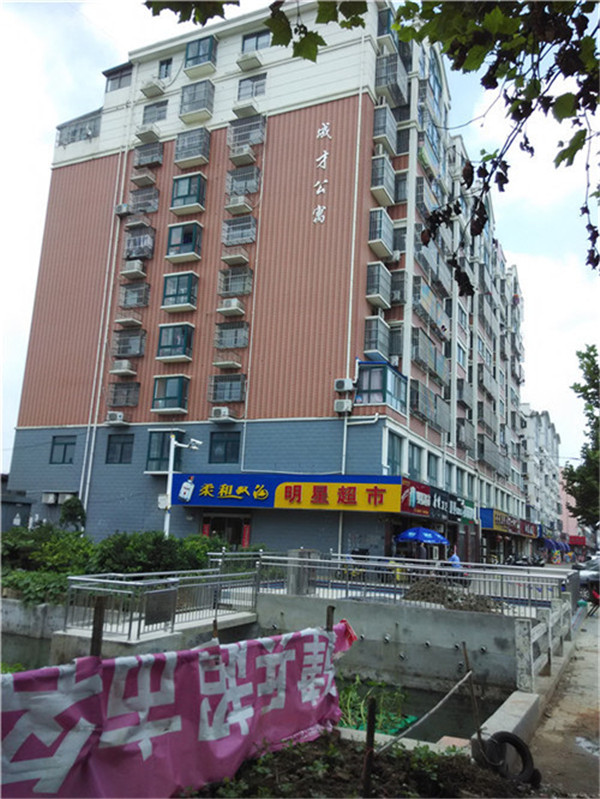 成才公寓6/6层80平+10普装30万