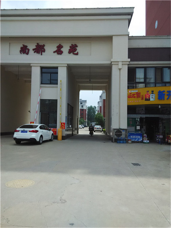 尚都名苑傍铺连住1上2层118+12平普装48万