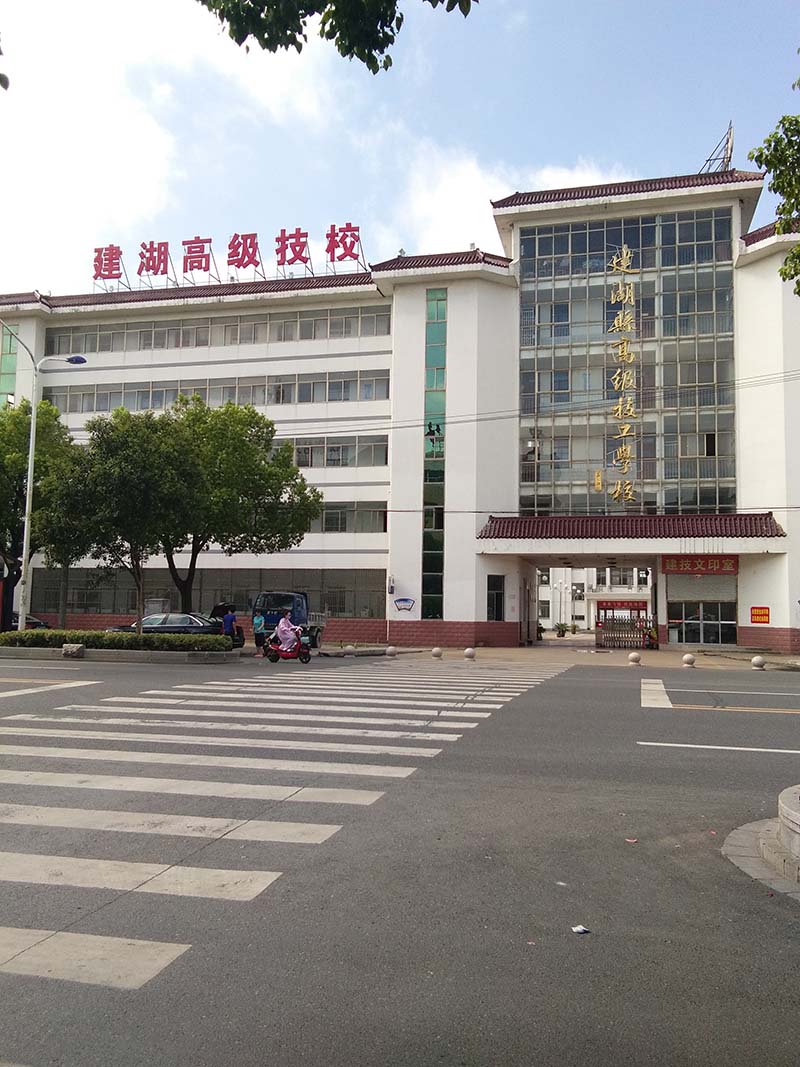 求购技校附近2-3层老年人住15万
