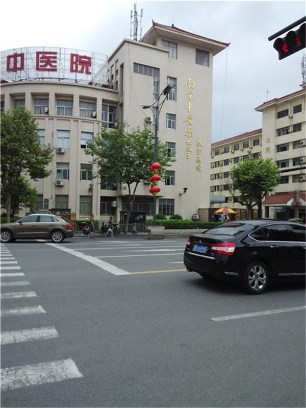 中医院附近一上一下100平普装30万