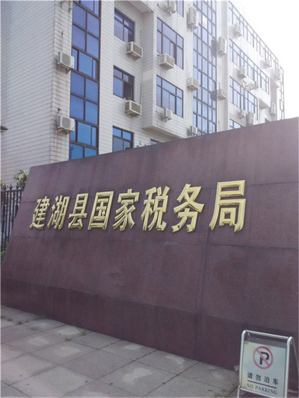 冠华一巷1/5层160平普装1200元/月