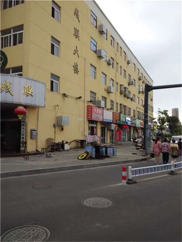 管舍小区3/5层140+25平中装48万