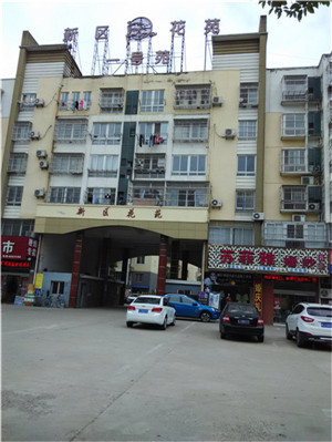 新区花苑5/5层120平中装1200元/月