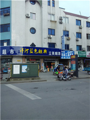人民路东侧与明珠路南侧交汇处4/5层102+6平普装22万