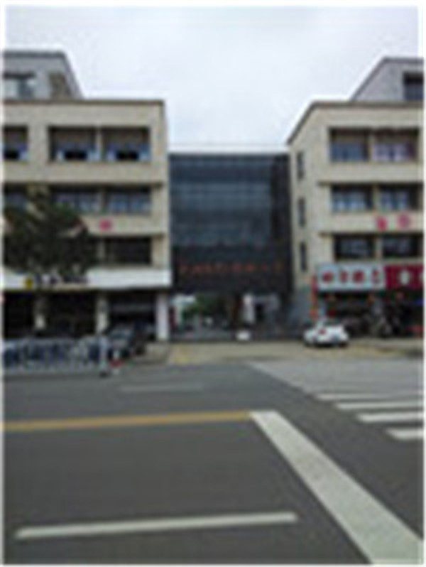 二小向阳校区路北，一上三门市