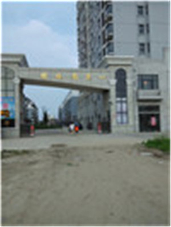 明珠锦苑A区5/5层精装100平十25平车库送六楼60平52