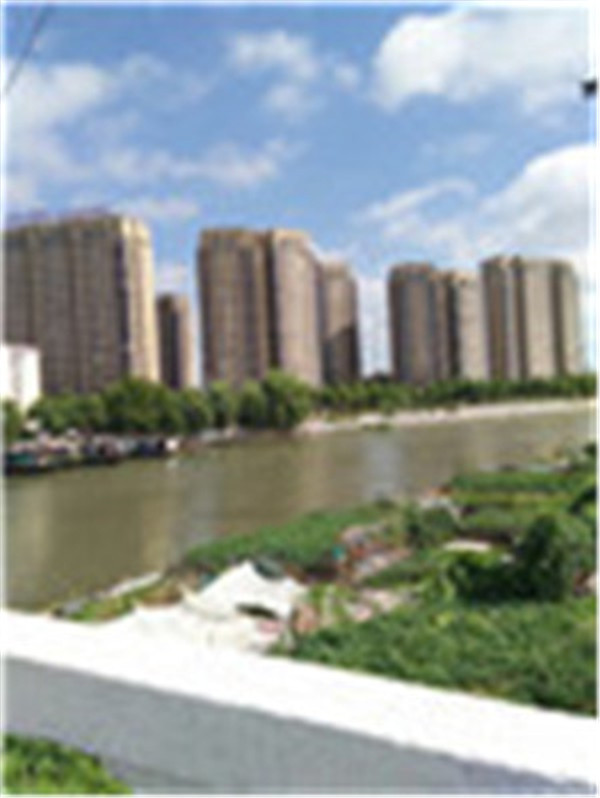 御景尊园北侧73平简装5000元/年