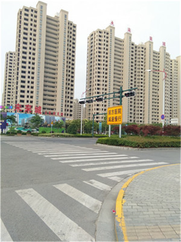 未来城铺面毛坯出租55000元/年