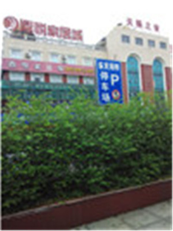 人民路时代超市附近三楼商铺704平520万