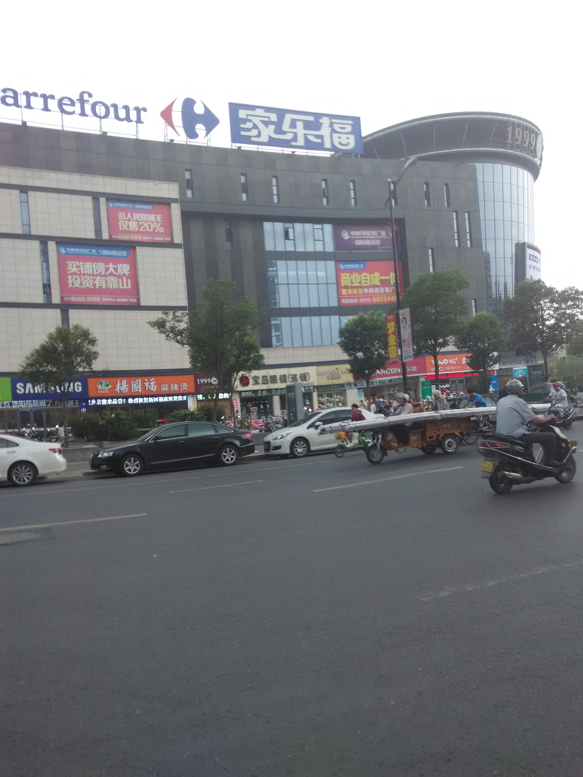 家乐福超市附近普装102平33万1-2/2层