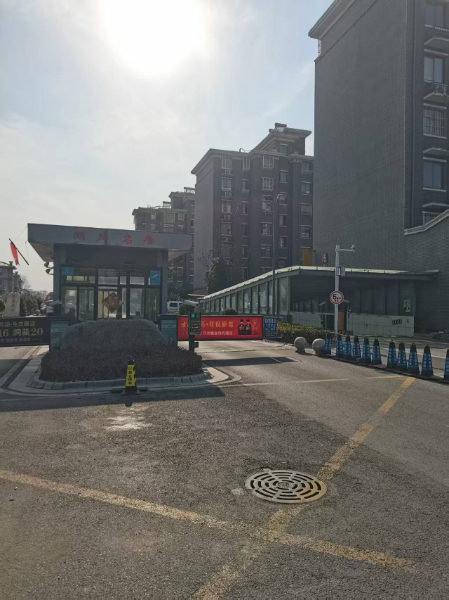 湖岸名层3/5层108.75平库12平精装61.8万